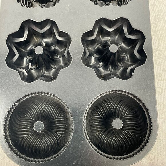 Nordic Ware 6-Cup Non-Stick Mini Bundt Cake Pan - Picture 2 of 7
